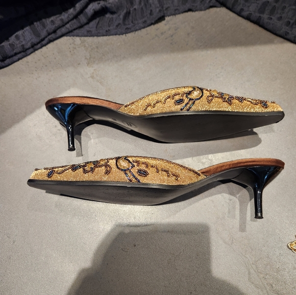 Beaded dressy mules and matching clutch. Designer - Jeanne Lottie, size 39. - Picture 7 of 14